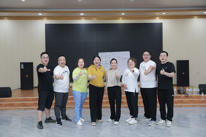 第九屆牛商爭(zhēng)霸賽山東戰(zhàn)區(qū)企業(yè)聯(lián)合素質(zhì)拓展