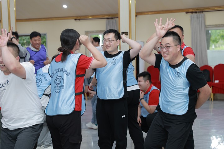 第九屆牛商爭(zhēng)霸賽山東戰(zhàn)區(qū)企業(yè)聯(lián)合素質(zhì)拓展