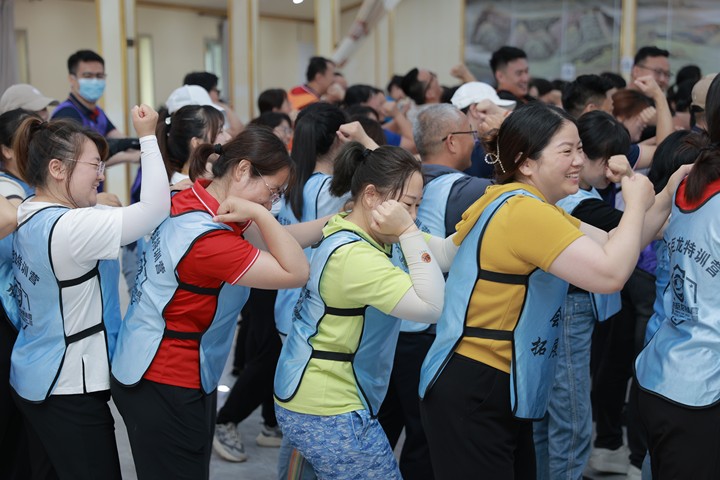 第九屆牛商爭(zhēng)霸賽山東戰(zhàn)區(qū)企業(yè)聯(lián)合素質(zhì)拓展