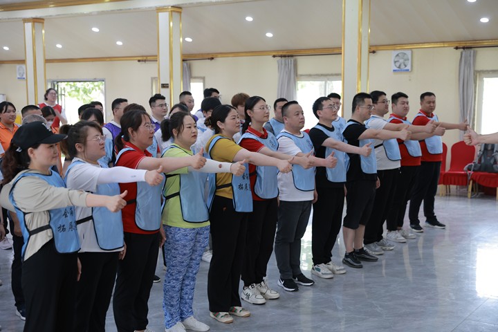 第九屆牛商爭(zhēng)霸賽山東戰(zhàn)區(qū)企業(yè)聯(lián)合素質(zhì)拓展