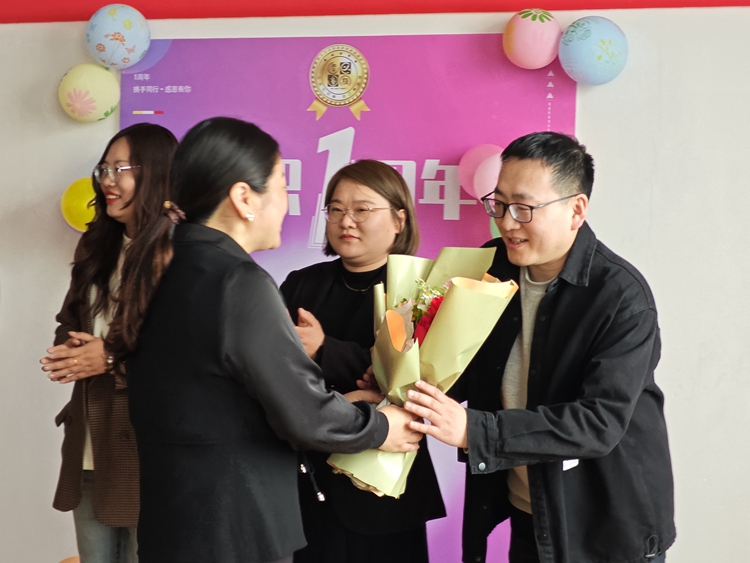 慶祝入職一周年：共享甜蜜，感動(dòng)相伴